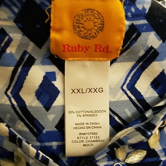 Blue and white 3/4th sleeve print top - Picture 4 of 4